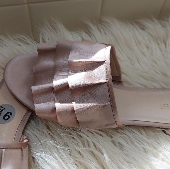 Beautiful Satin Slides - Picture 5 of 8